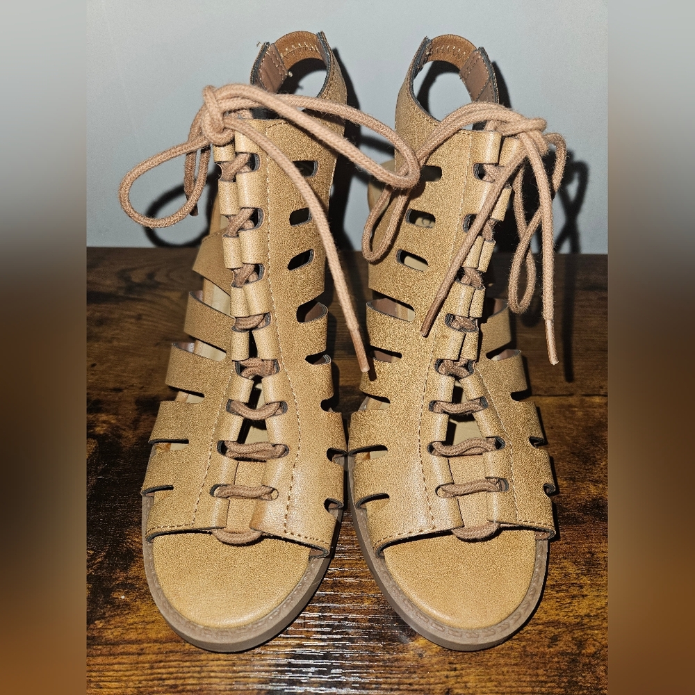 Maurices Tan Gladiator Sandals Size 7.5